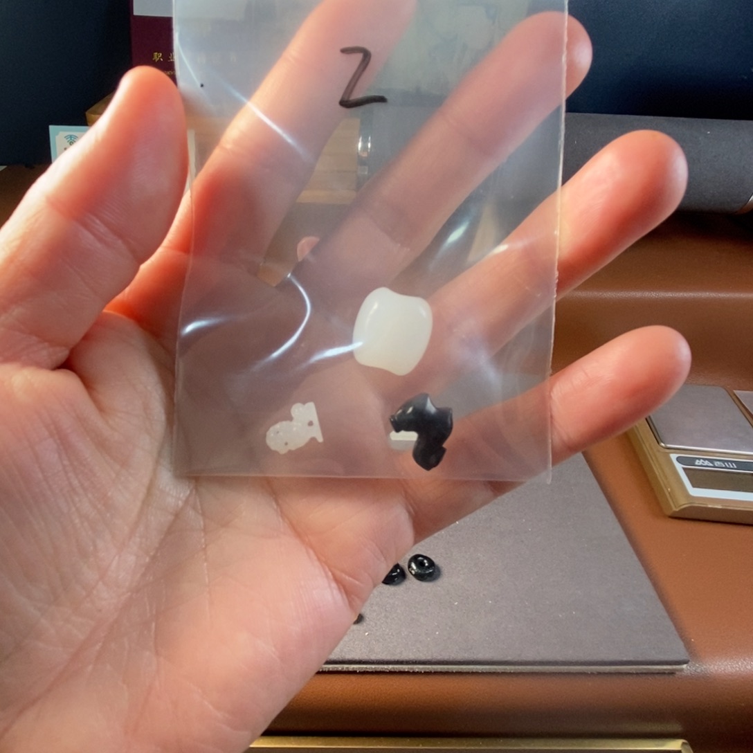 喵****和田玉未镶嵌挂件