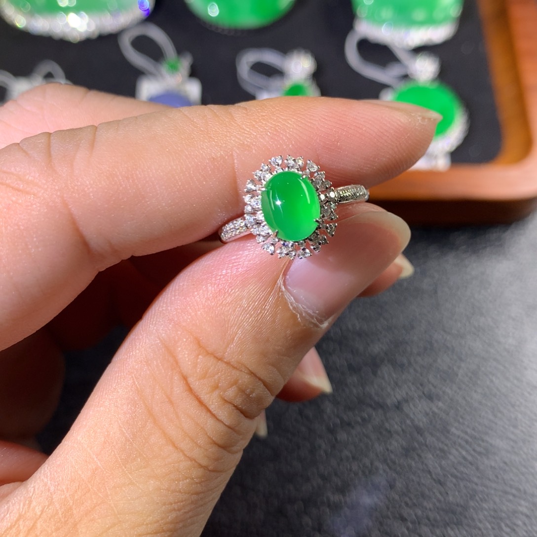 翡翠18K金镶嵌戒指翡翠