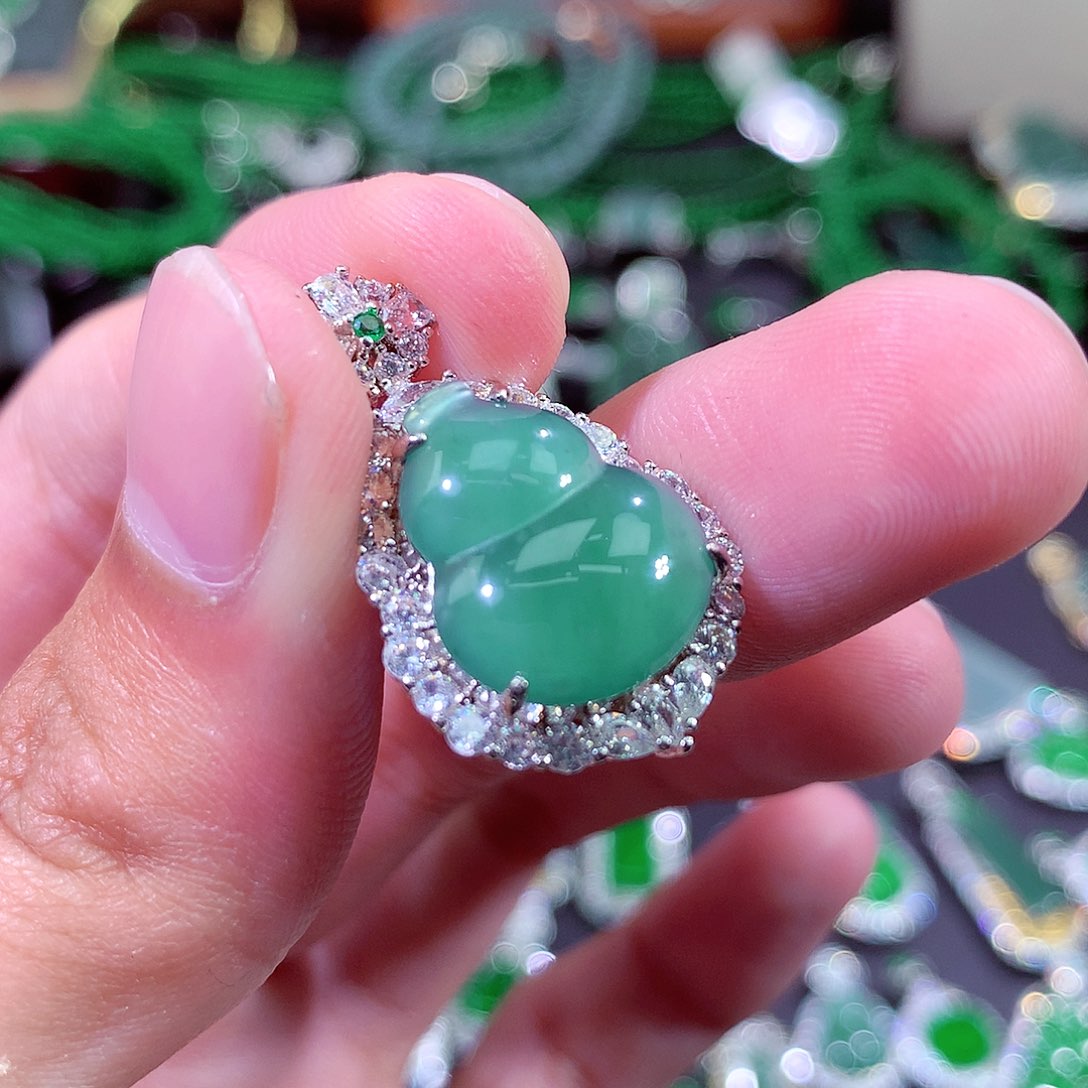 翡翠颈饰未镶嵌挂件