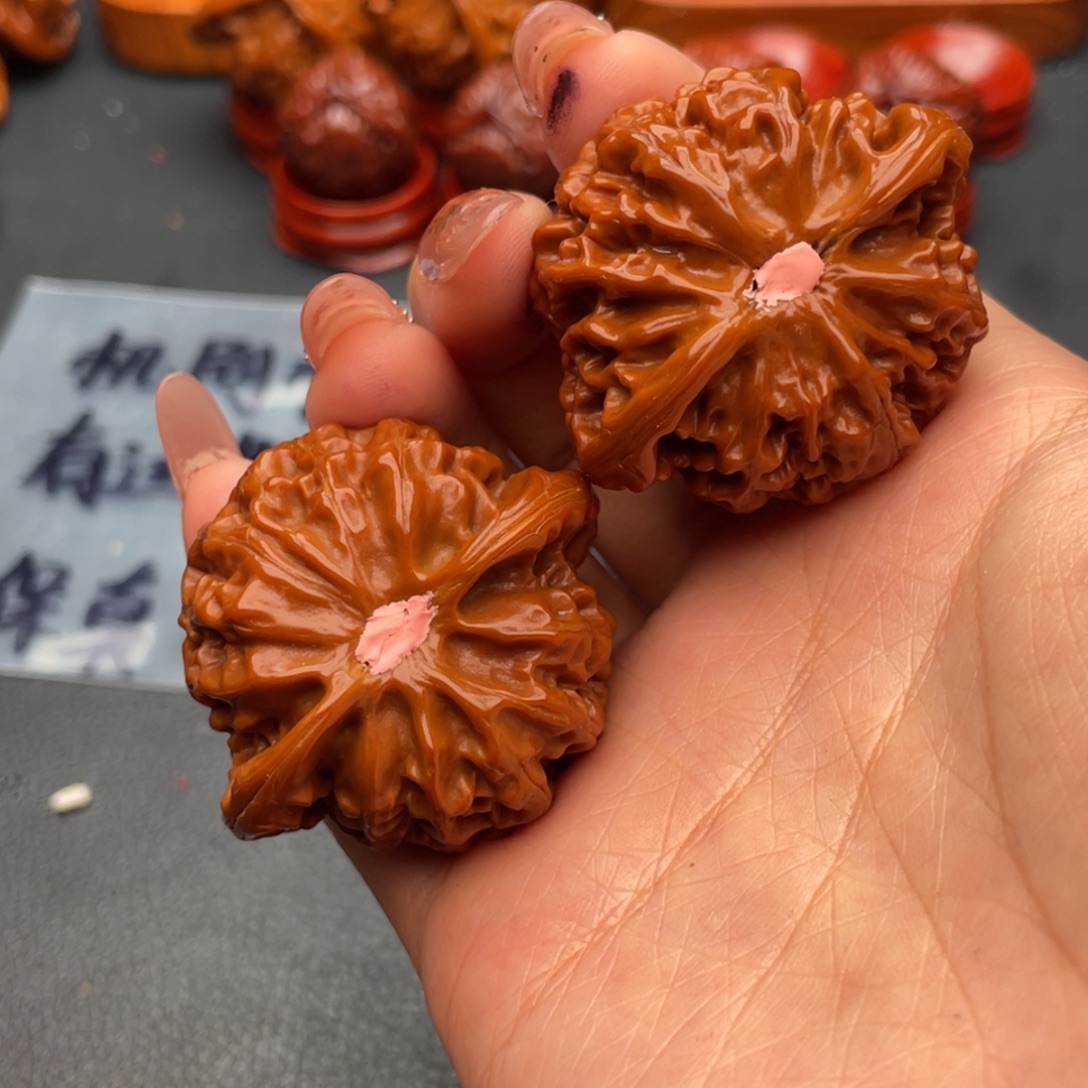 文玩核桃把件宫灯