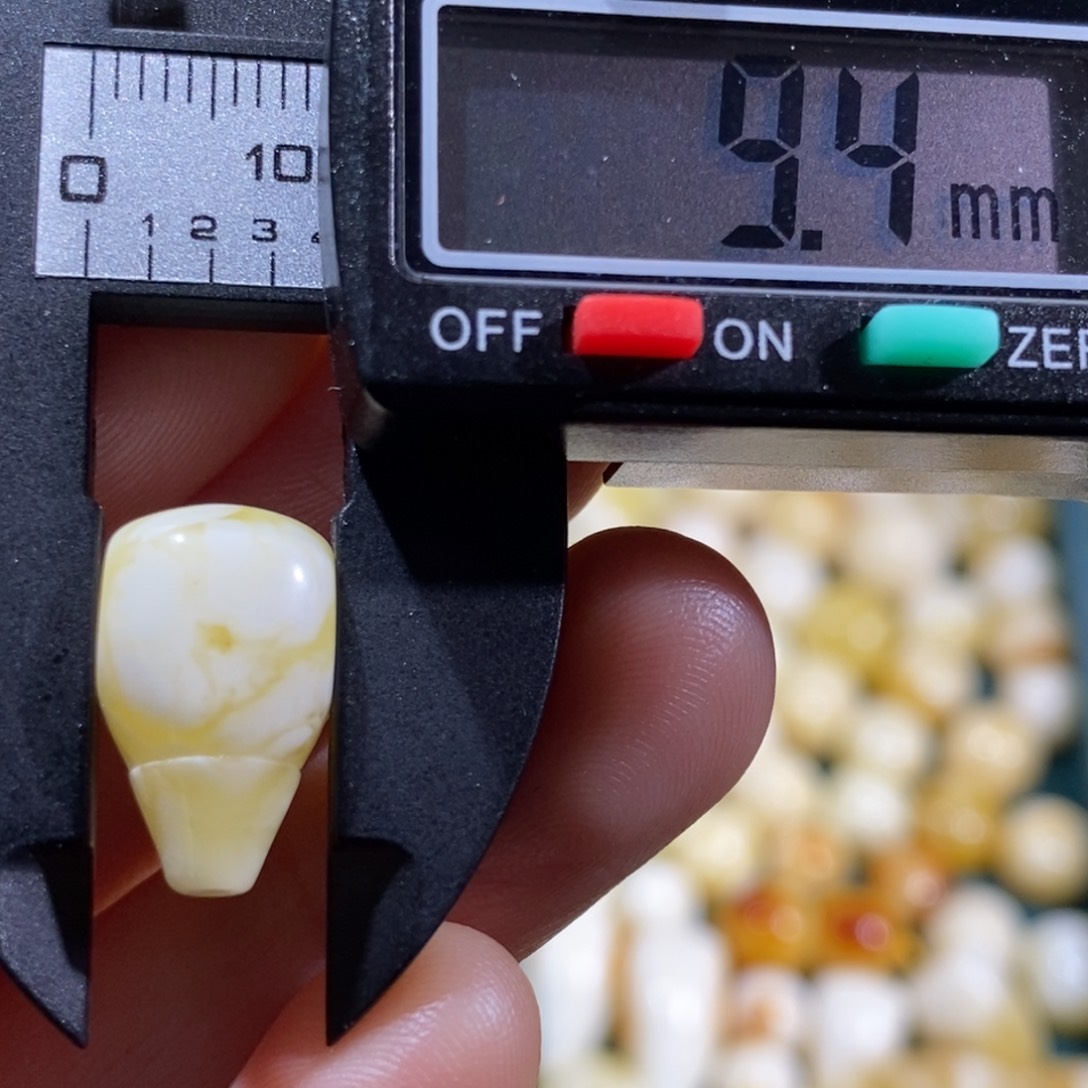 蜜蜡裸石未镶嵌配饰