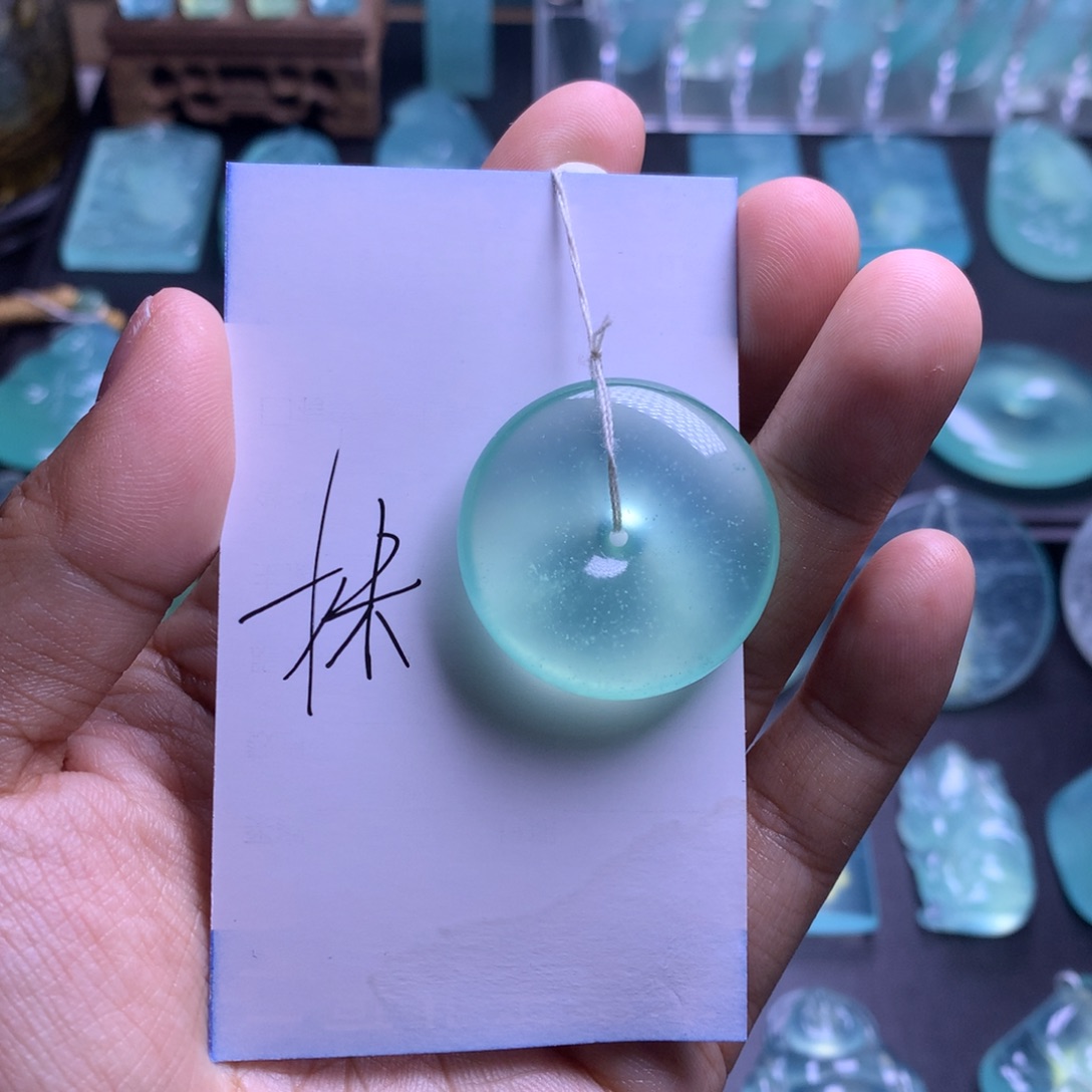 蛇纹石玉吊坠未镶嵌