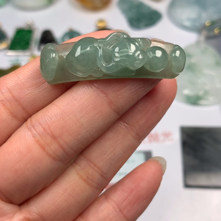嘉***）翡翠未镶嵌颈饰翡翠