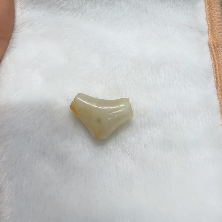 老***六和田玉（糖玉）未镶嵌颈饰和田玉未镶嵌颈饰