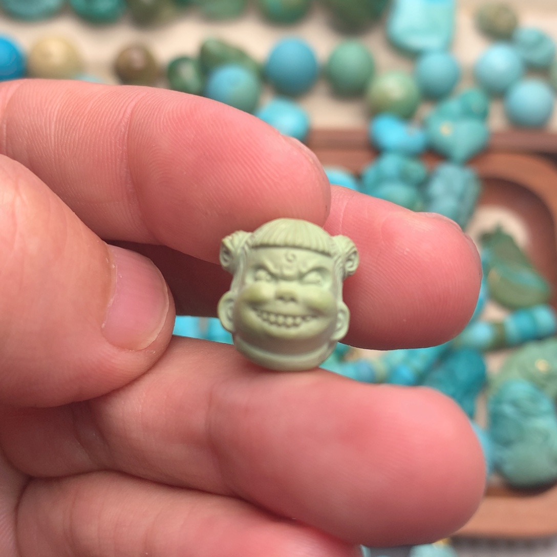 绿松石未镶嵌颈饰