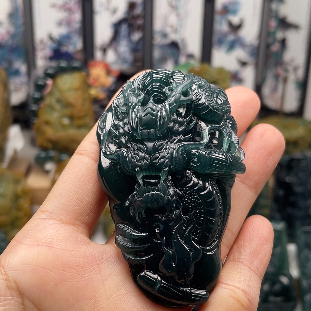 卍***卍翡翠未镶嵌颈饰天然翡翠a货龙
