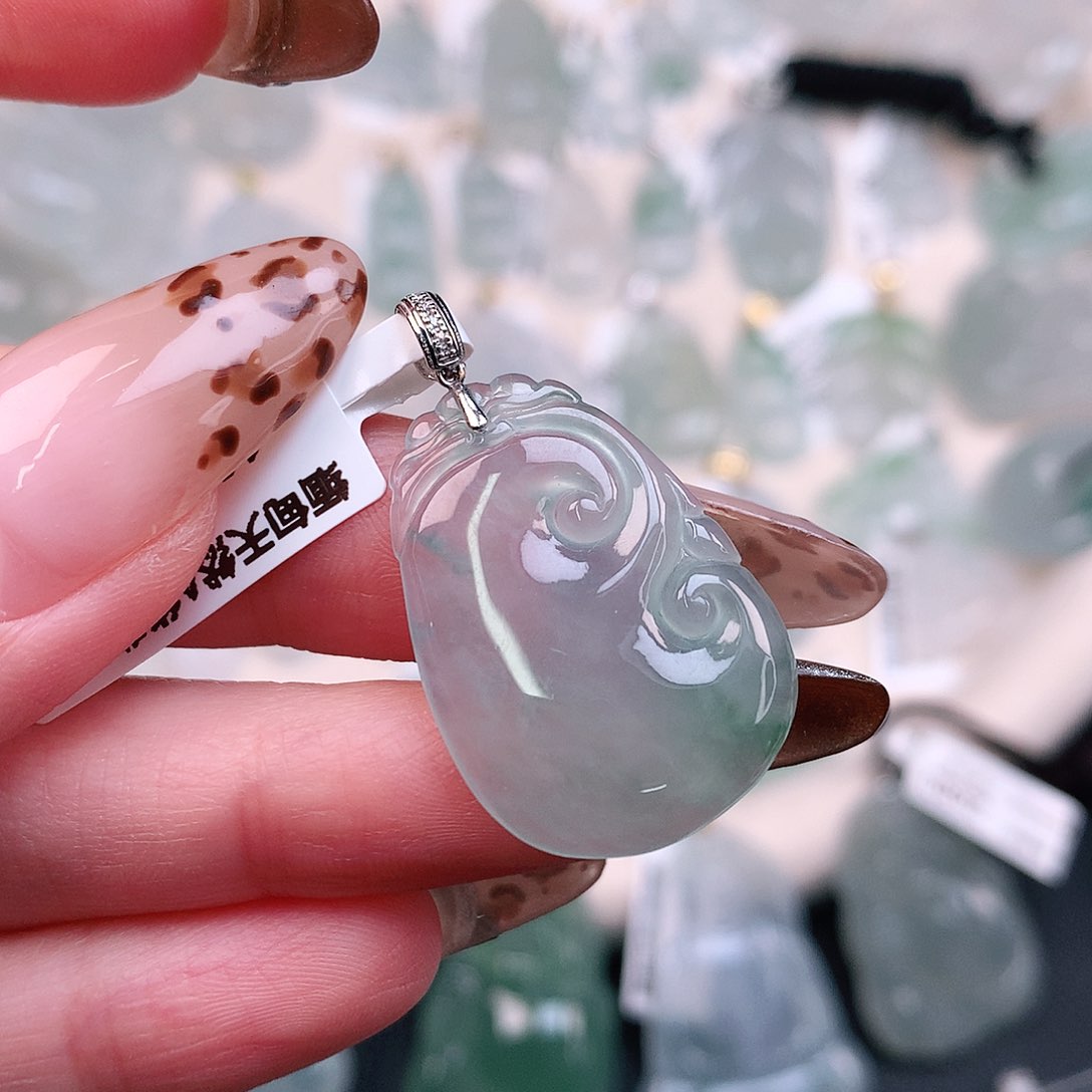 翡翠颈饰18K金镶嵌就**搏如意33，26.5、19、3.8