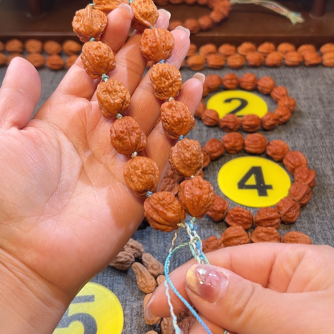 V***a文玩核桃手串小金蟾