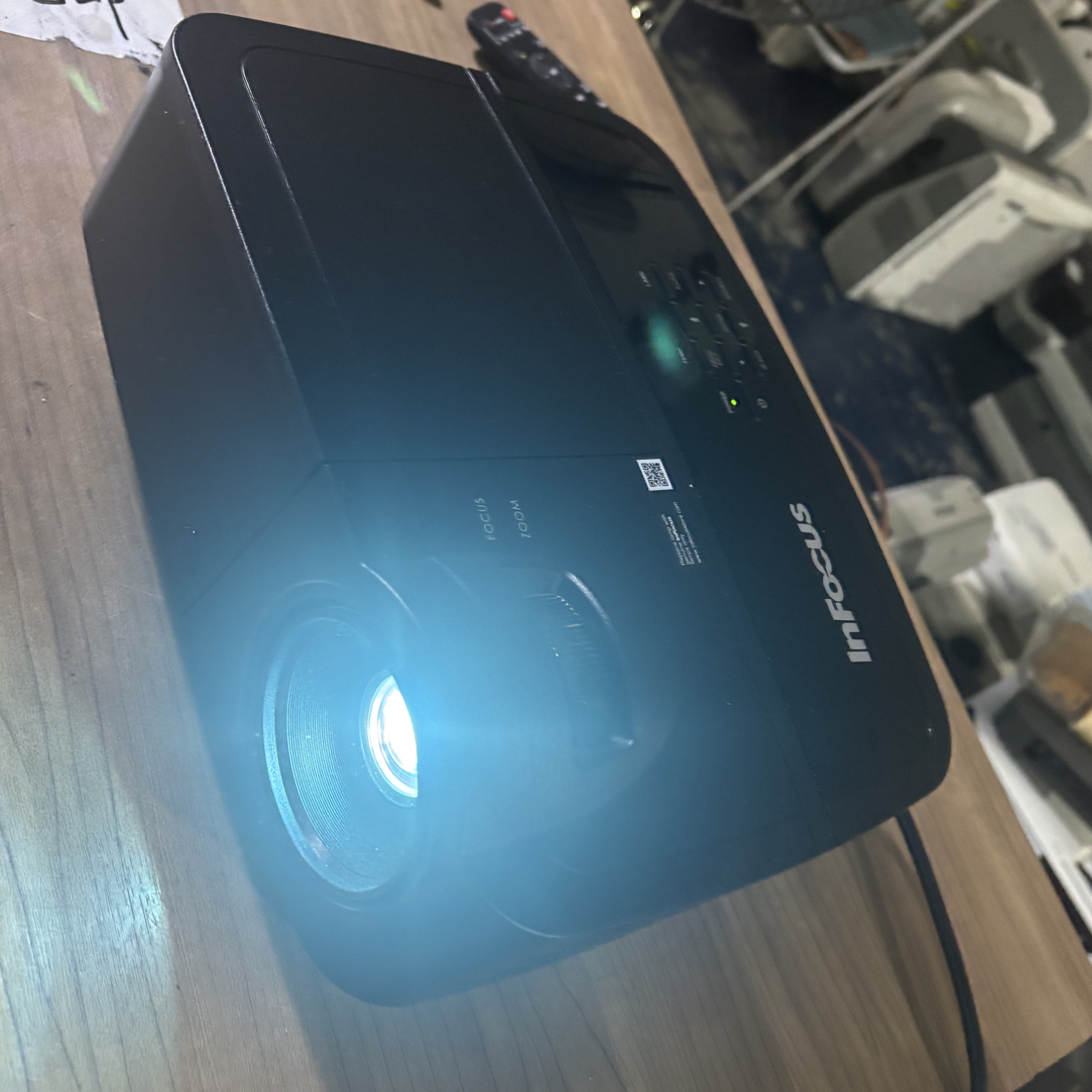 二手 富可视准新1280.800投影仪 运费自理