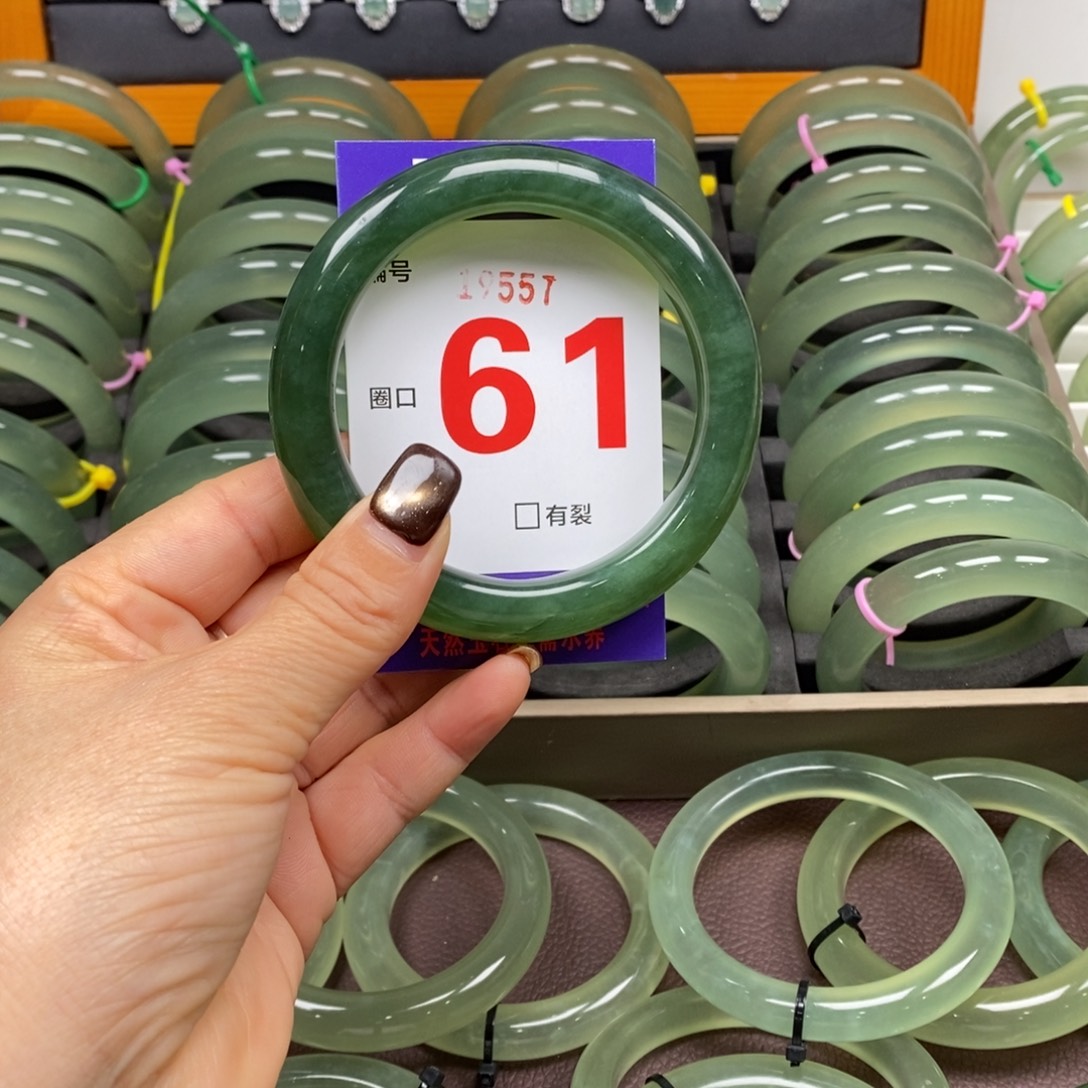 晓***静蛇纹石玉未镶嵌手镯