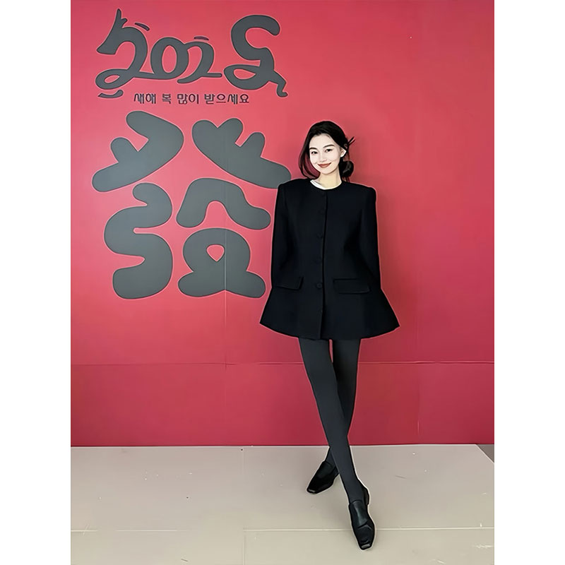2025秋冬新款厚黑穿搭圆领长袖毛呢西装外套女沙漏型收腰夹棉上衣