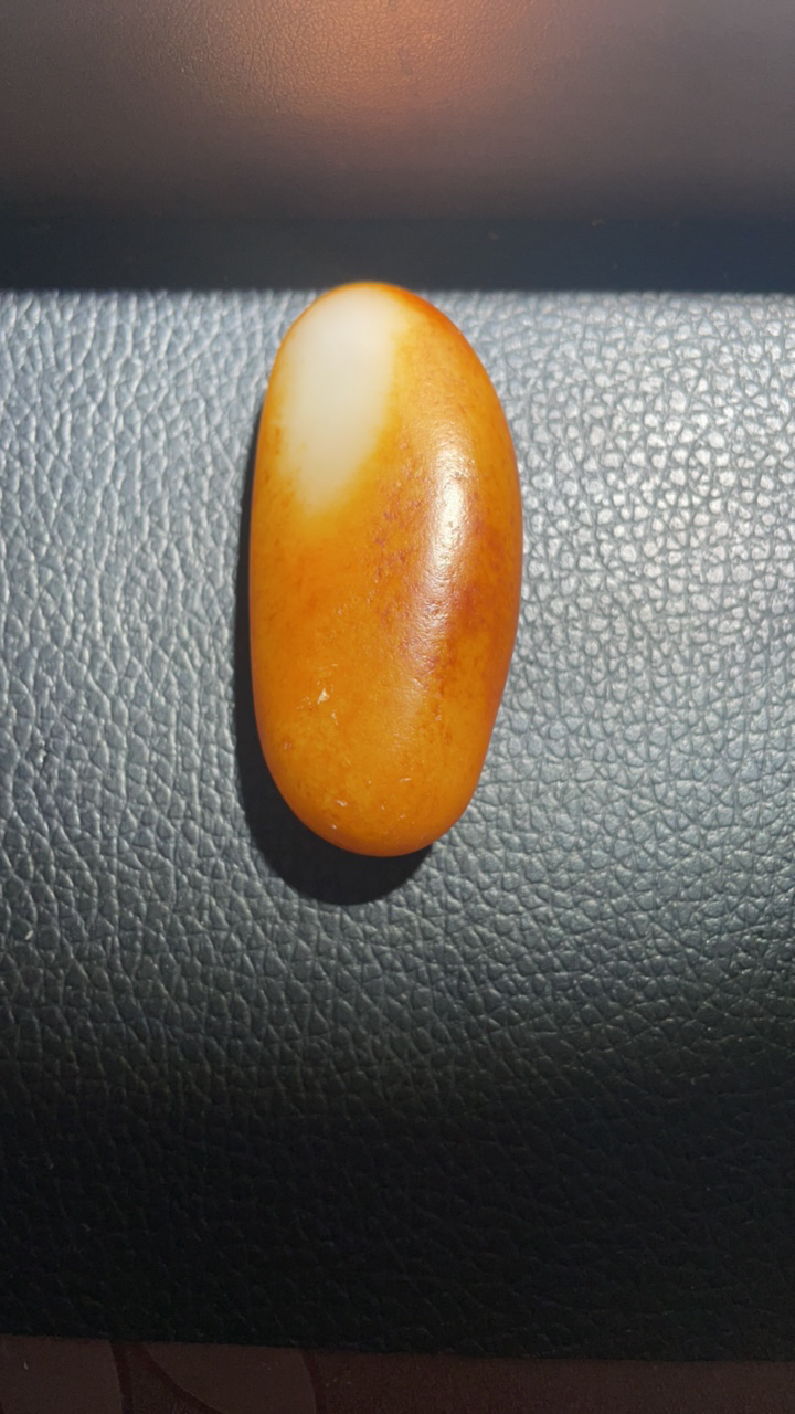 70克和田玉原石吊坠