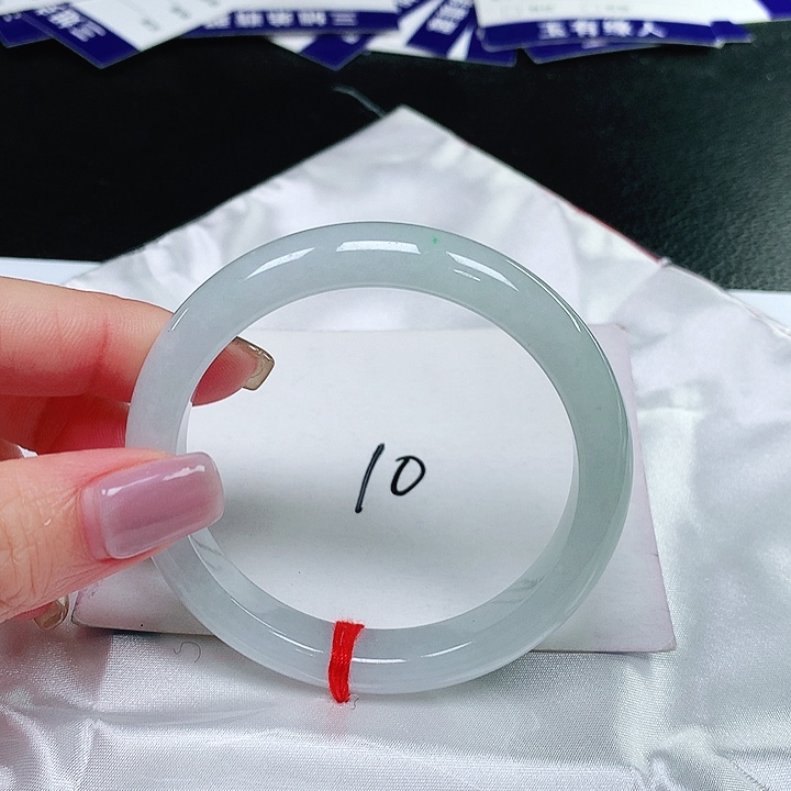 翡翠手镯未镶嵌翡翠手镯未镶嵌