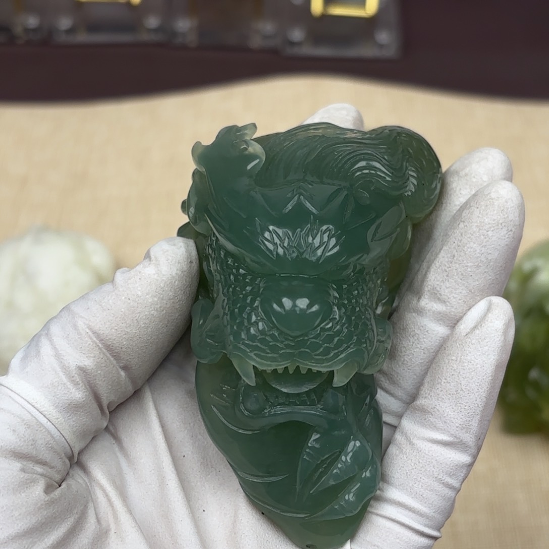 蛇纹石玉颈饰未镶嵌元*