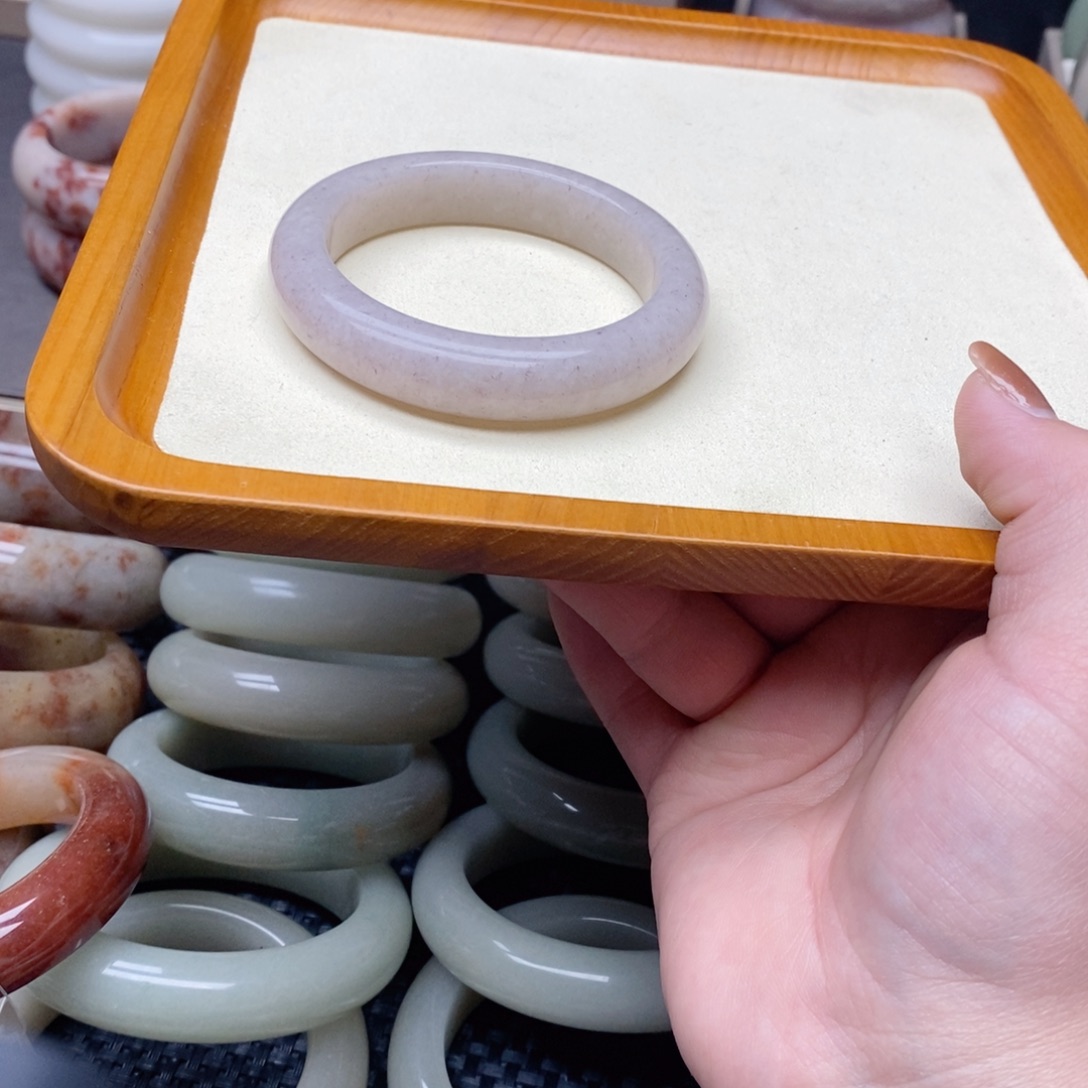 元****石英质玉（佘太翠）未镶嵌手镯