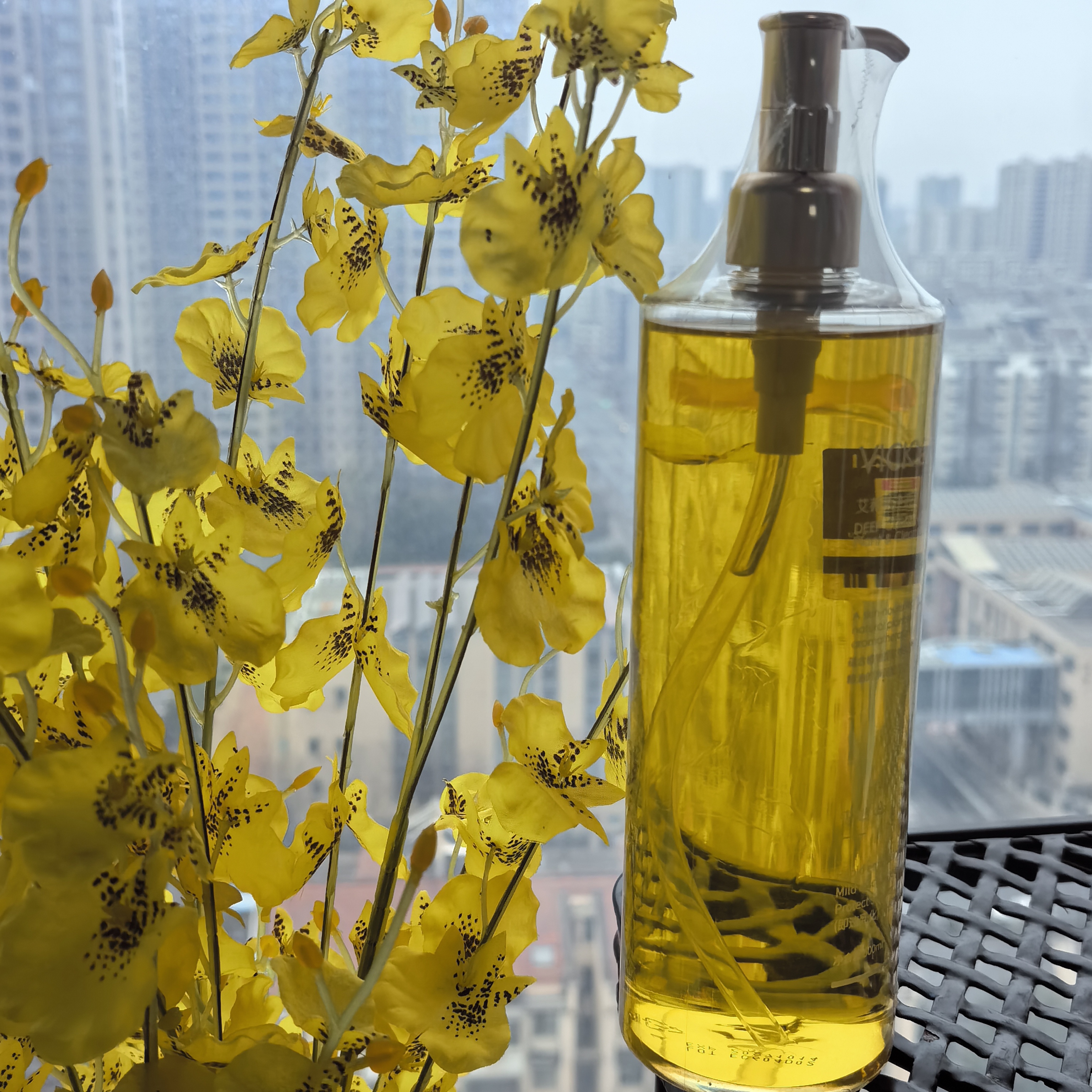 黄色瓶洗洗洁颜油刷