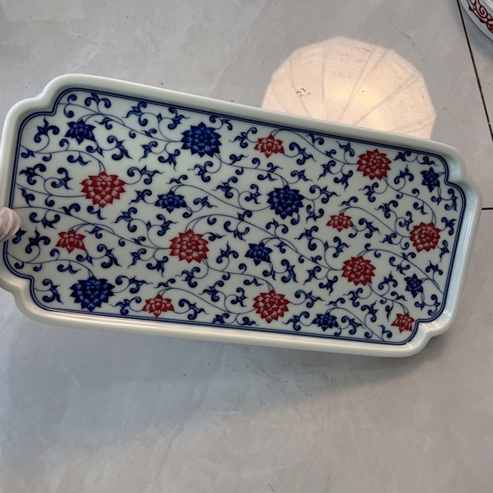 瓷片白青花缠枝莲釉里红大茶盘