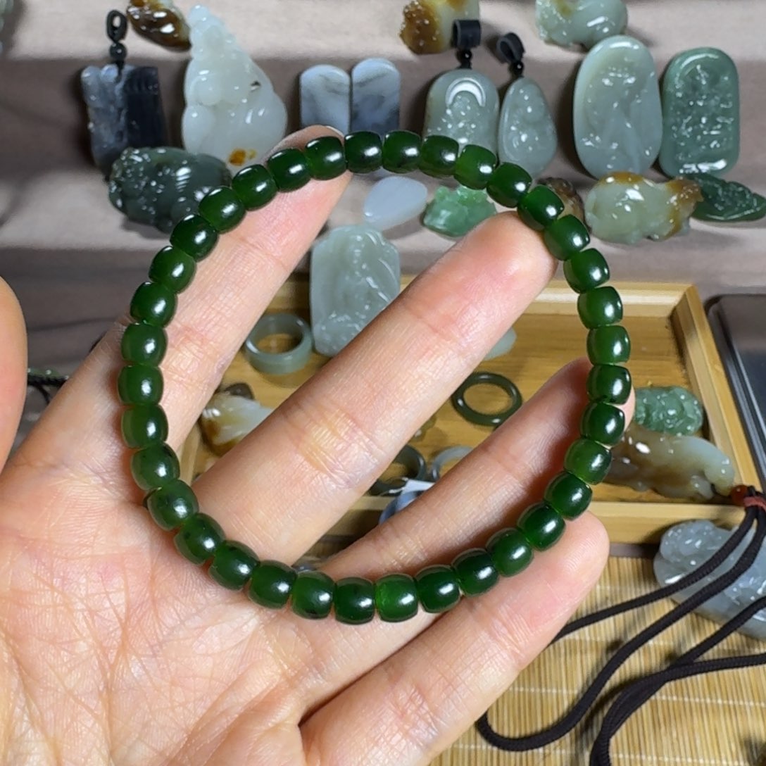 和田玉（糖玉）颈饰未镶嵌