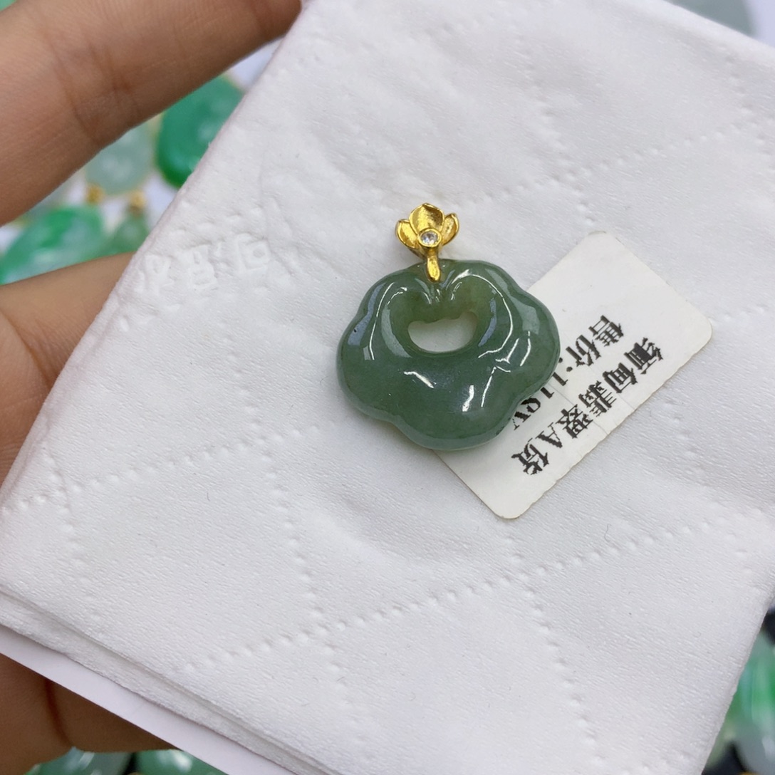 翡翠未镶嵌颈饰翡翠