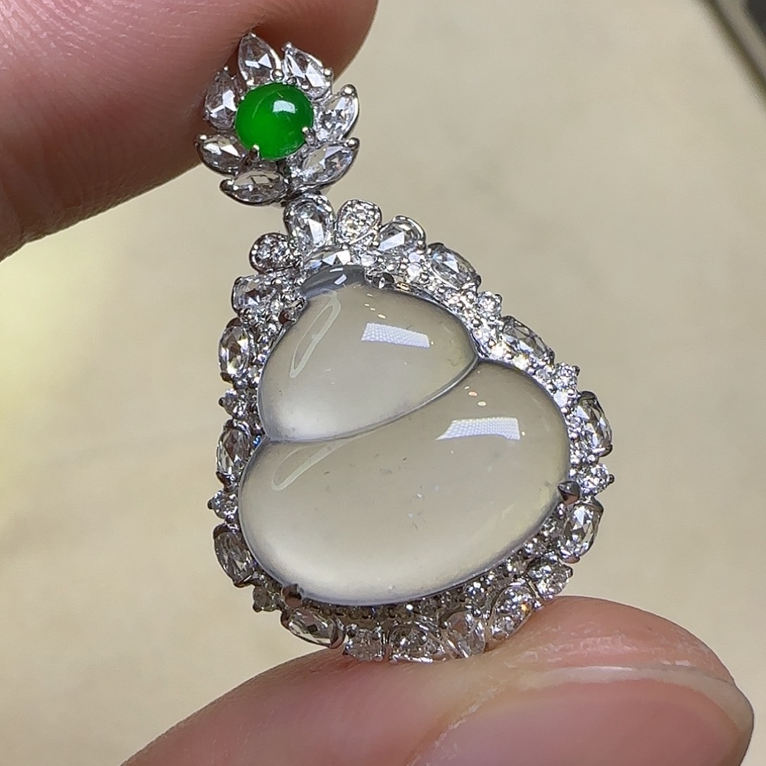 颈饰18K金镶嵌翡翠天然翡翠