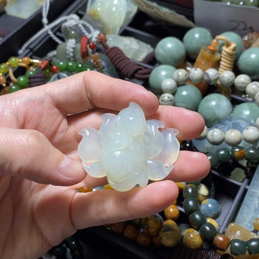 蛇纹石玉未镶嵌颈饰