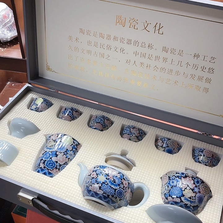 孤品茶具套装等。            