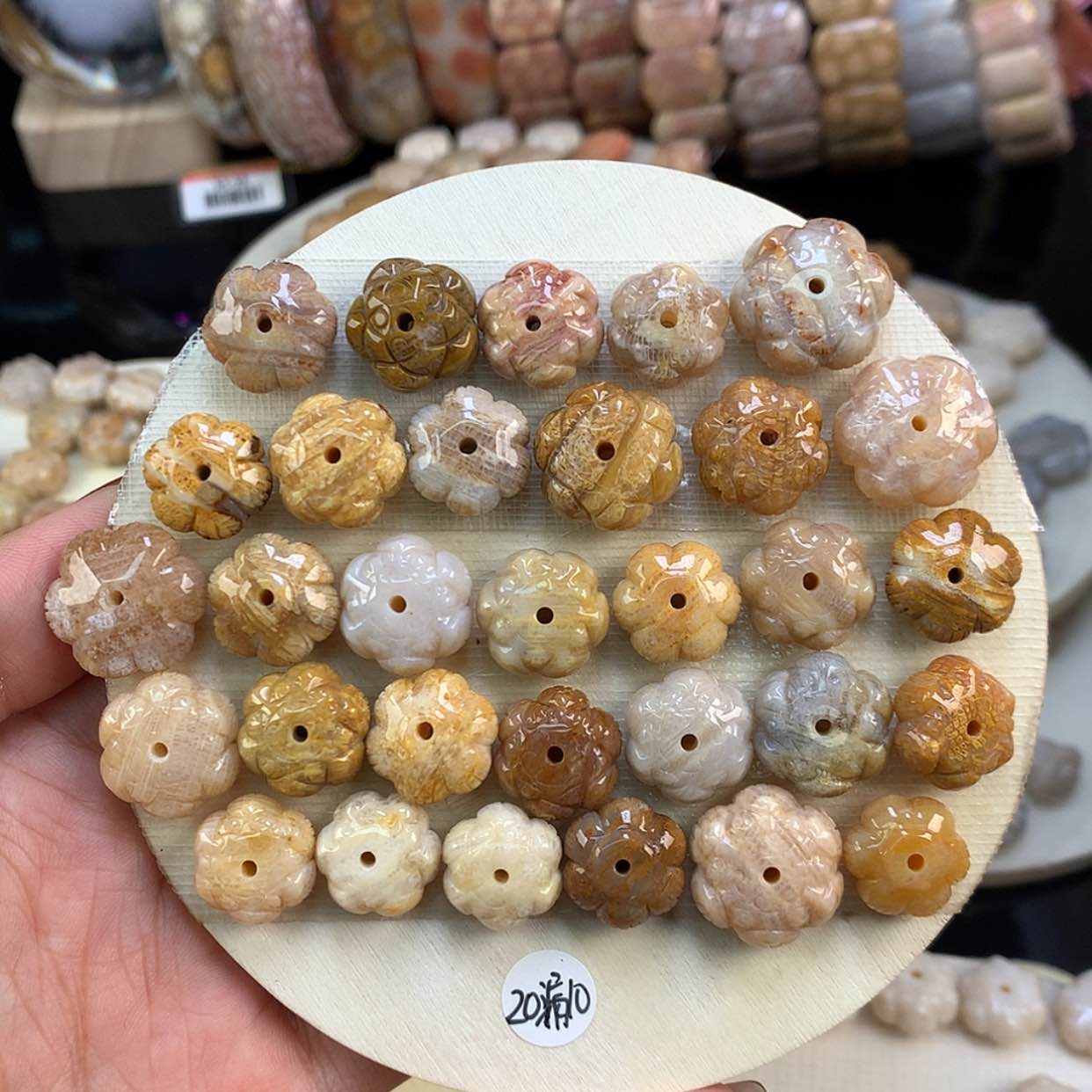 【闪购商品】颈饰未镶嵌硅化珊瑚（珊瑚玉）莲花20漏10米一个（1号）