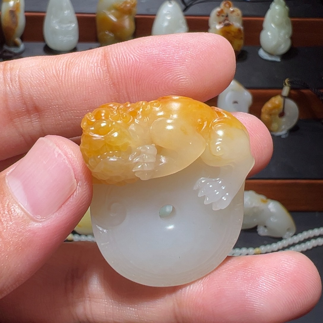 颈饰未镶嵌和田玉（子料）