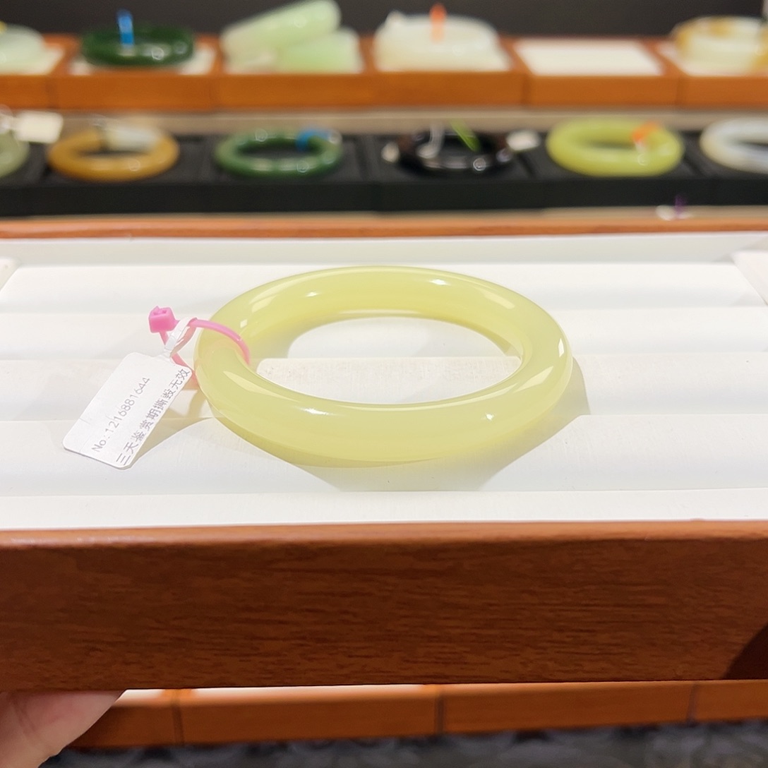 和田玉手镯未镶嵌  【黄口】