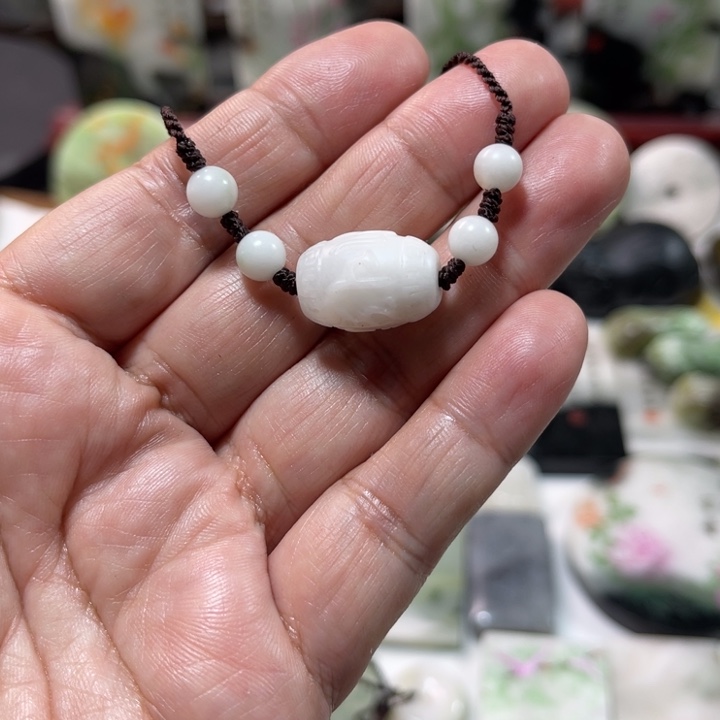 独山玉未镶嵌颈饰