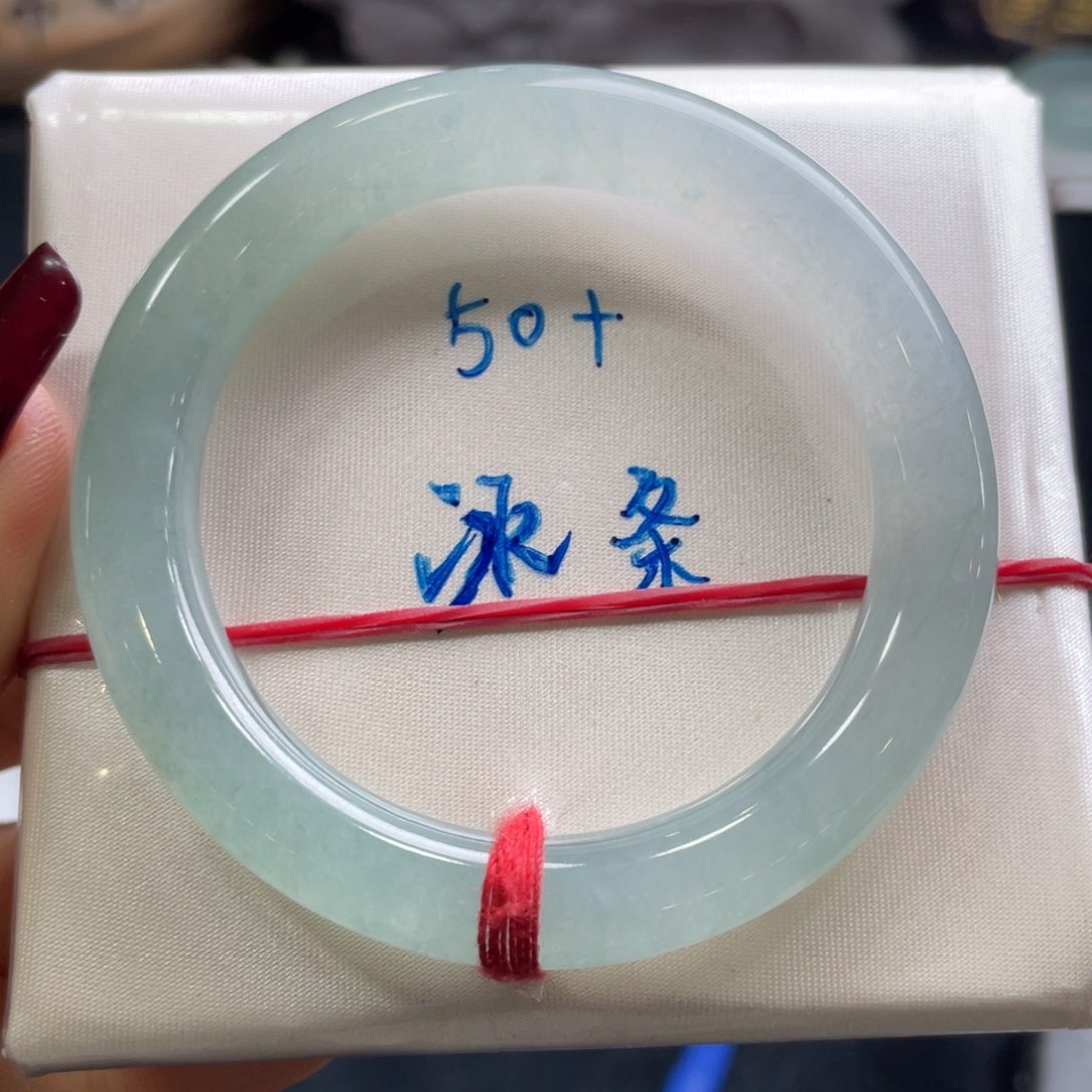 翡翠手镯未镶嵌翡翠手镯