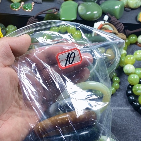 未镶嵌蛇纹石玉颈饰