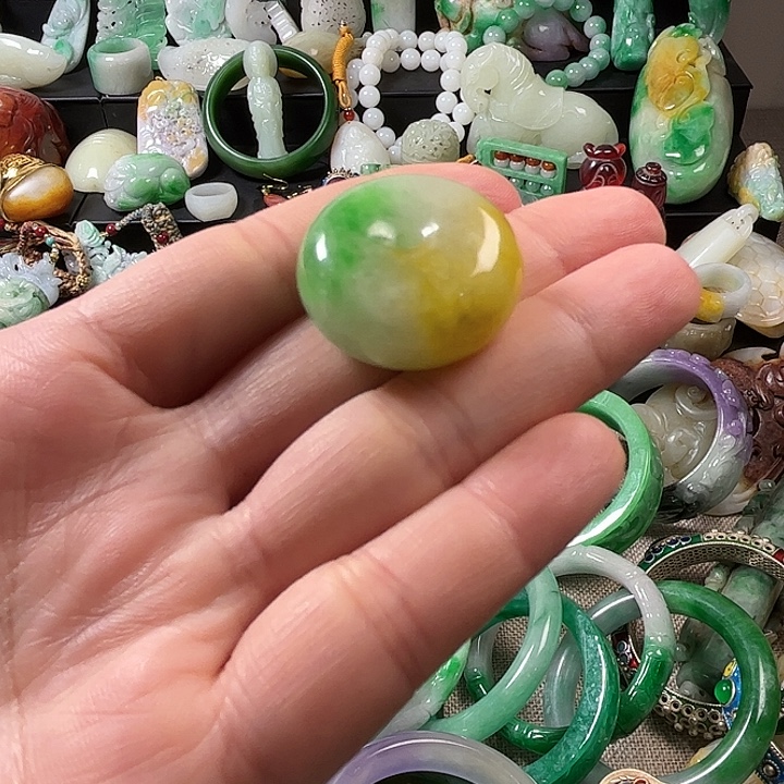 翡翠未镶嵌颈饰翡翠未镶嵌颈饰