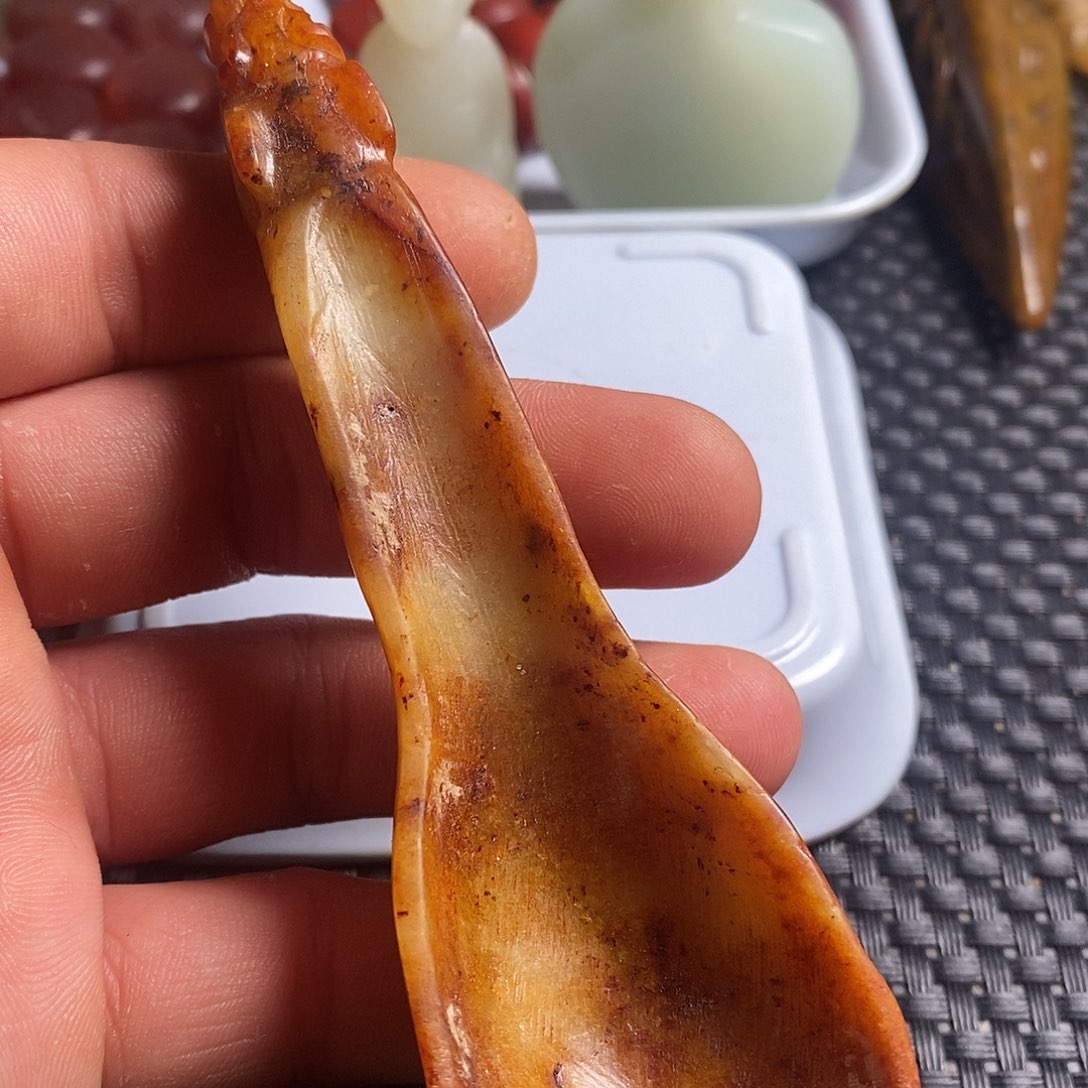 岫玉未镶嵌珠宝奇石