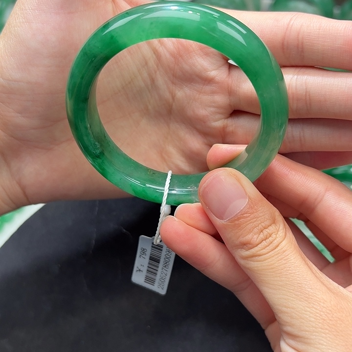 未镶嵌手镯石英质玉（非洲翠）