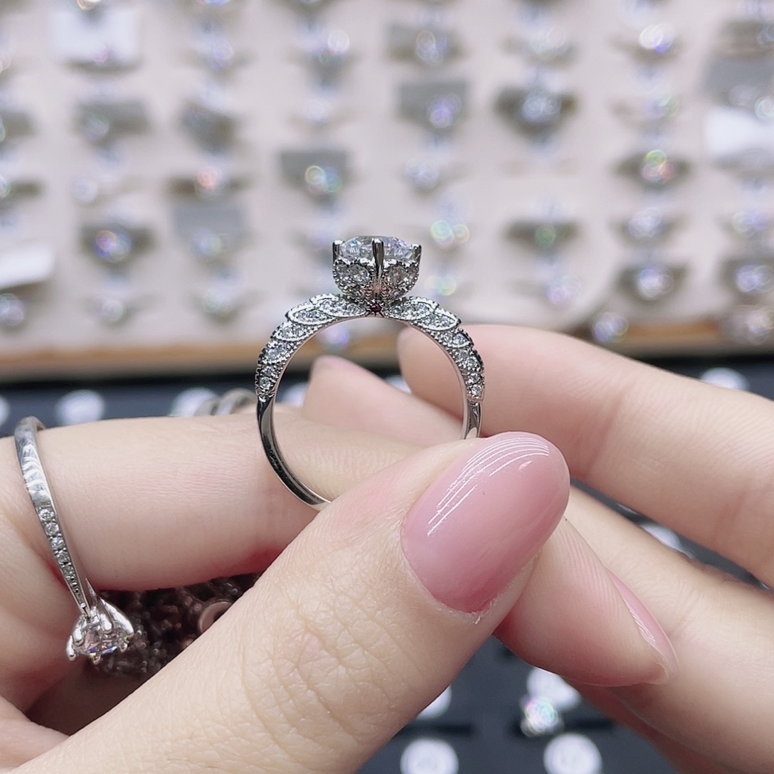 莫桑石非金属圈16。 女神嫁衣一克拉福利