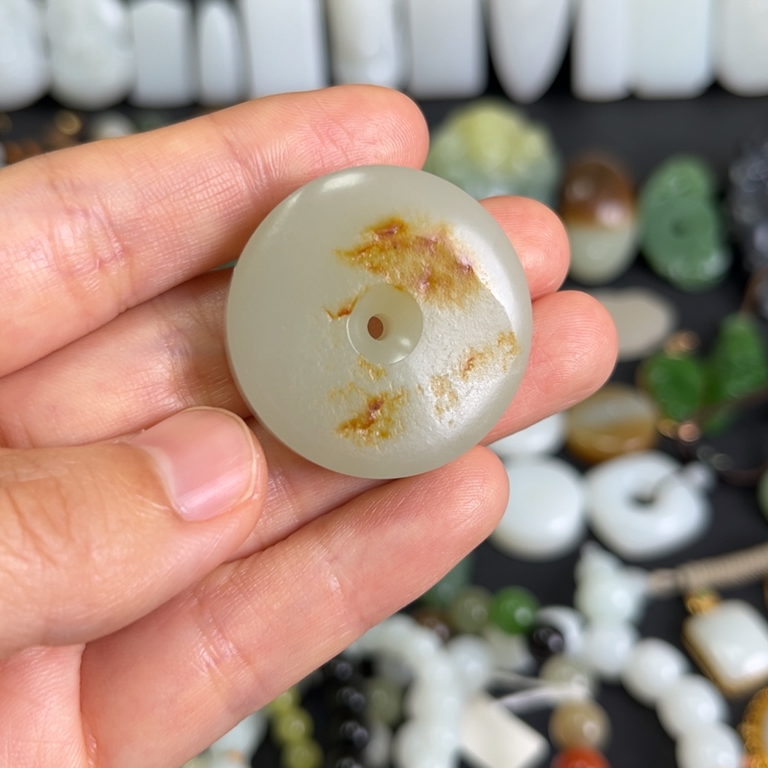 和田玉未镶嵌吊坠(赠链)