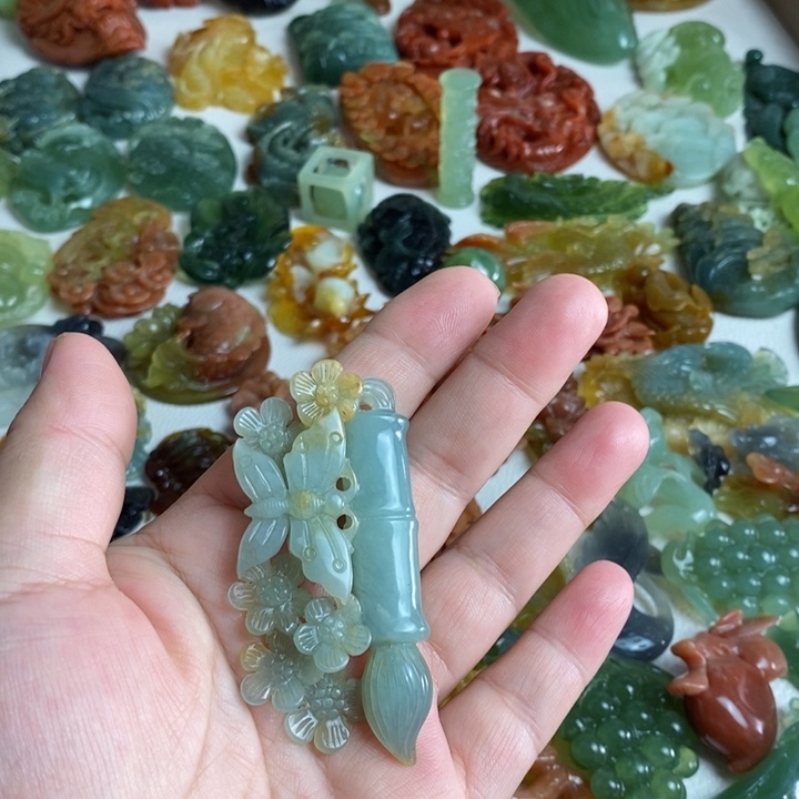 蛇纹石玉颈饰未镶嵌