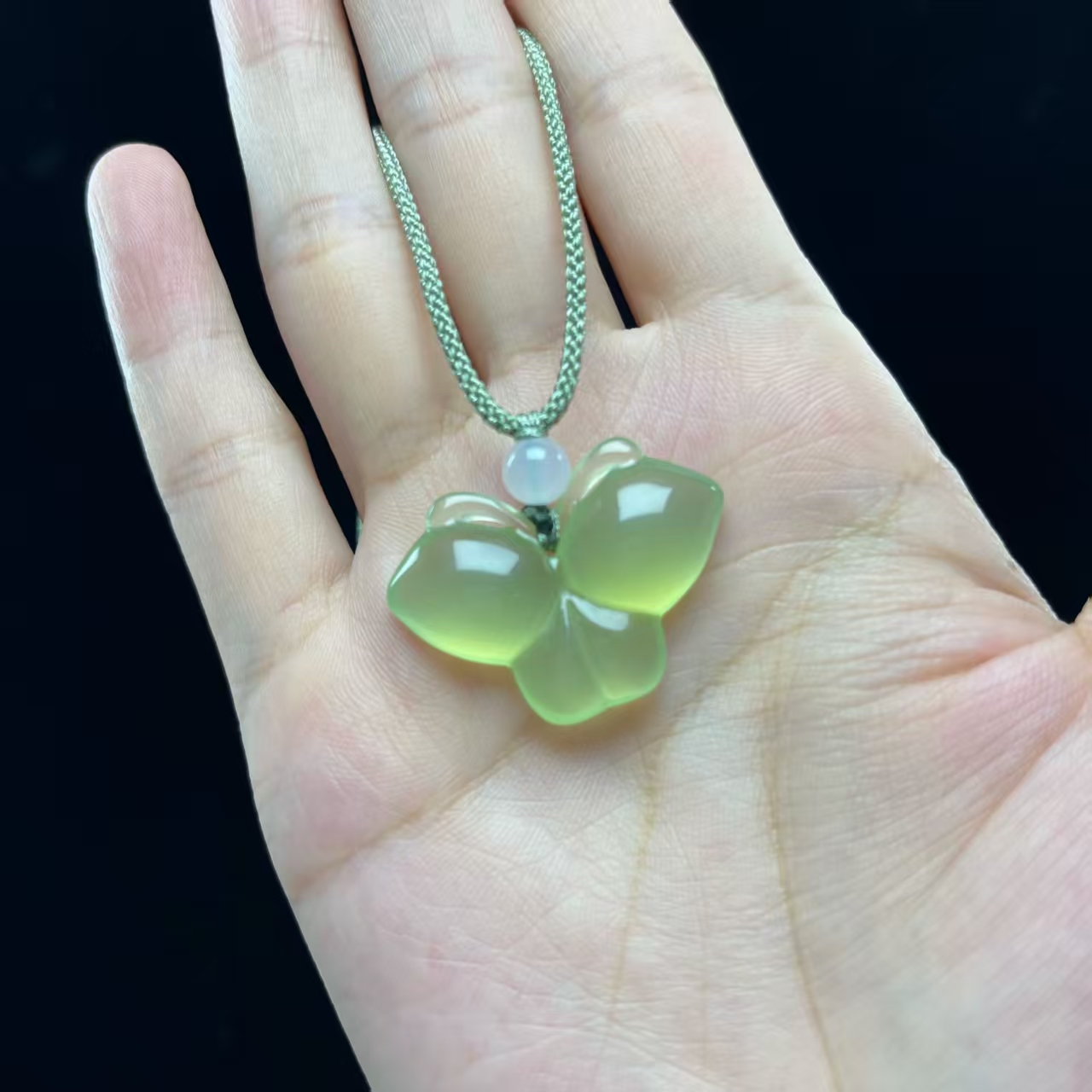 天然玛瑙玉髓果绿小蝴蝶