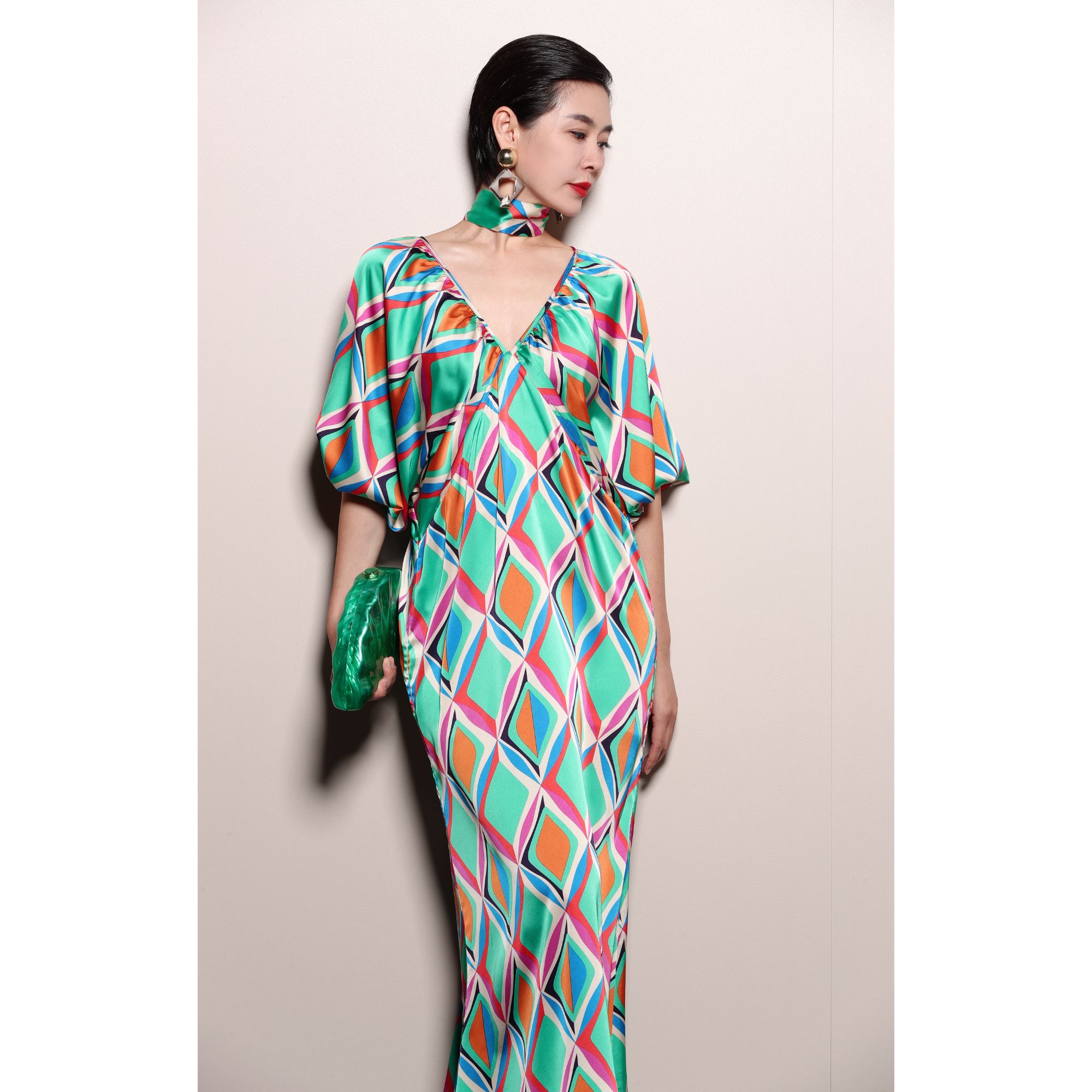 芈莱尤优-新款【菱韵幻彩】V领连衣裙L22-540-12