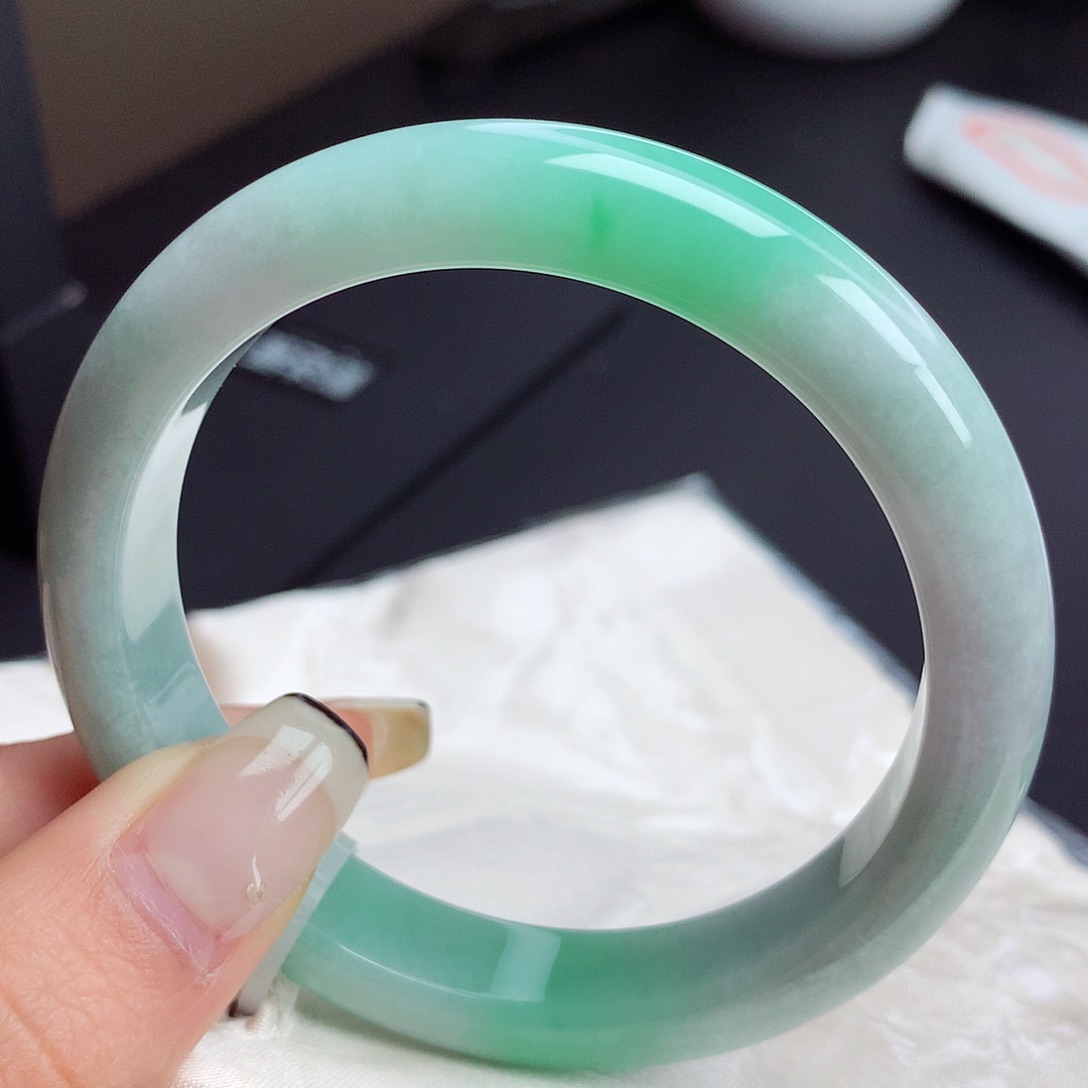 翡翠手镯未镶嵌57-58圈口