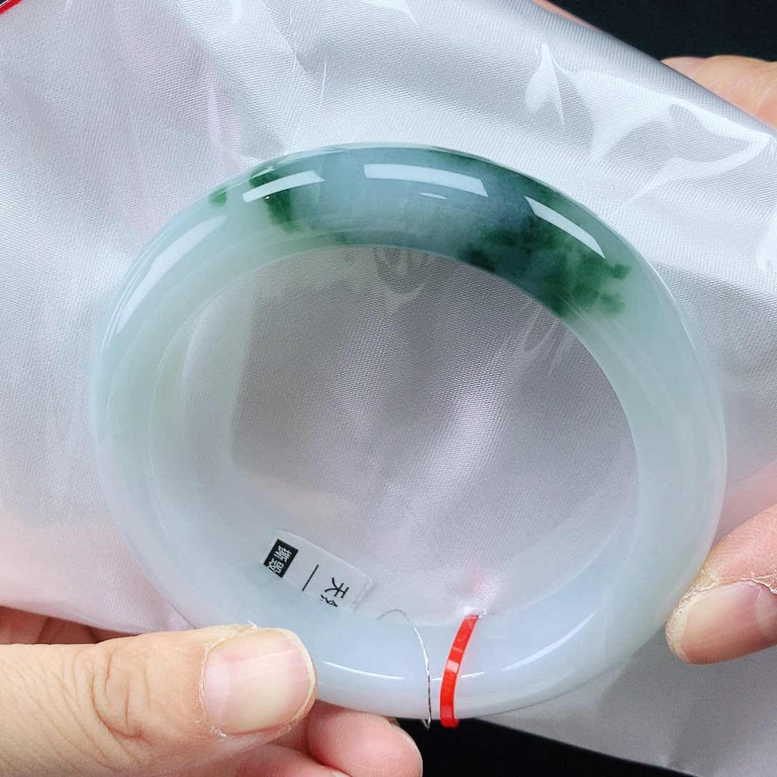 翡翠手镯未镶嵌61+轮胎
