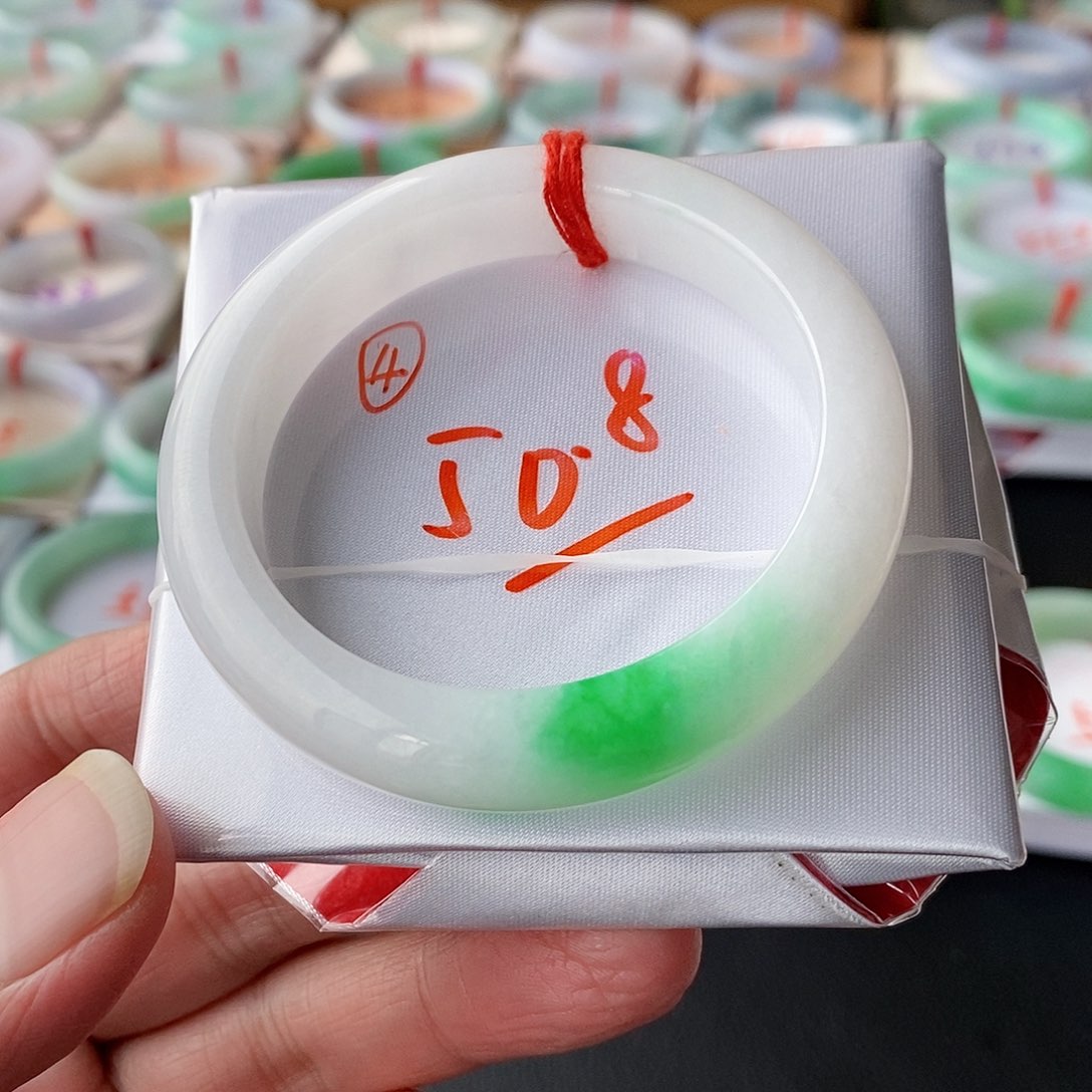 翡翠手镯未镶嵌4号链接