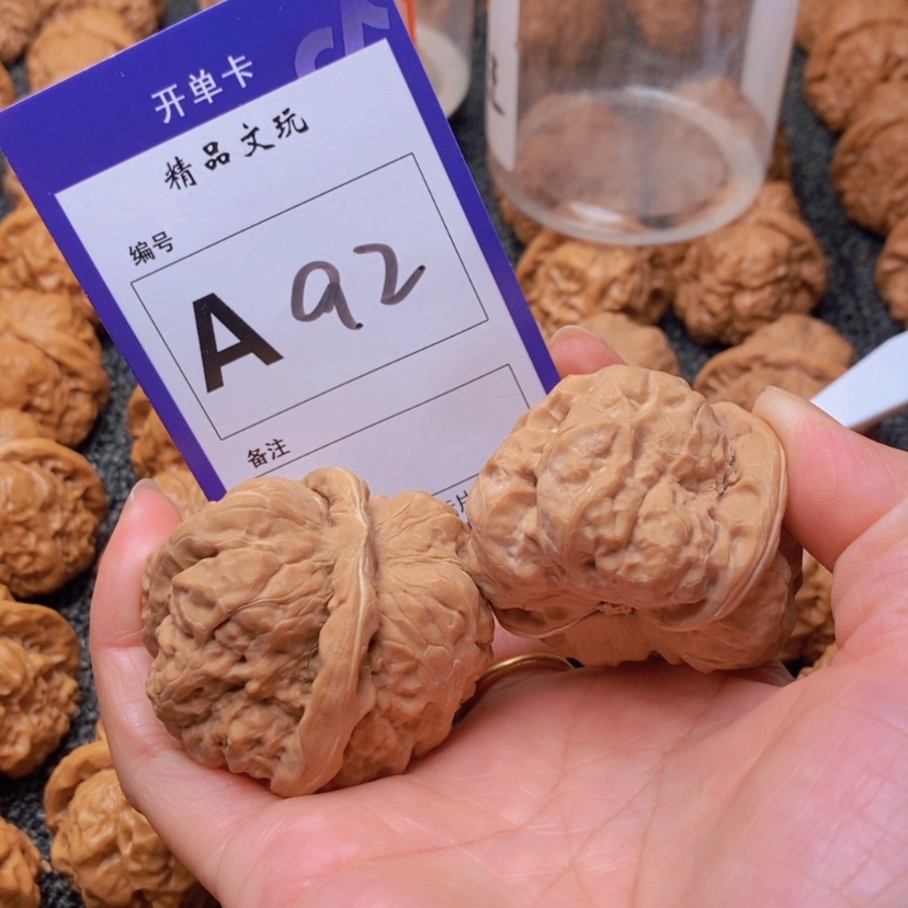 【闪购商品】桃核吊坠x****o这首单曲真的很不错