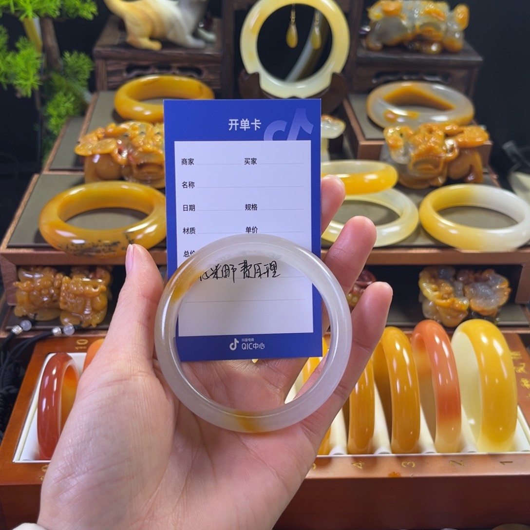 未镶嵌手镯石英质玉