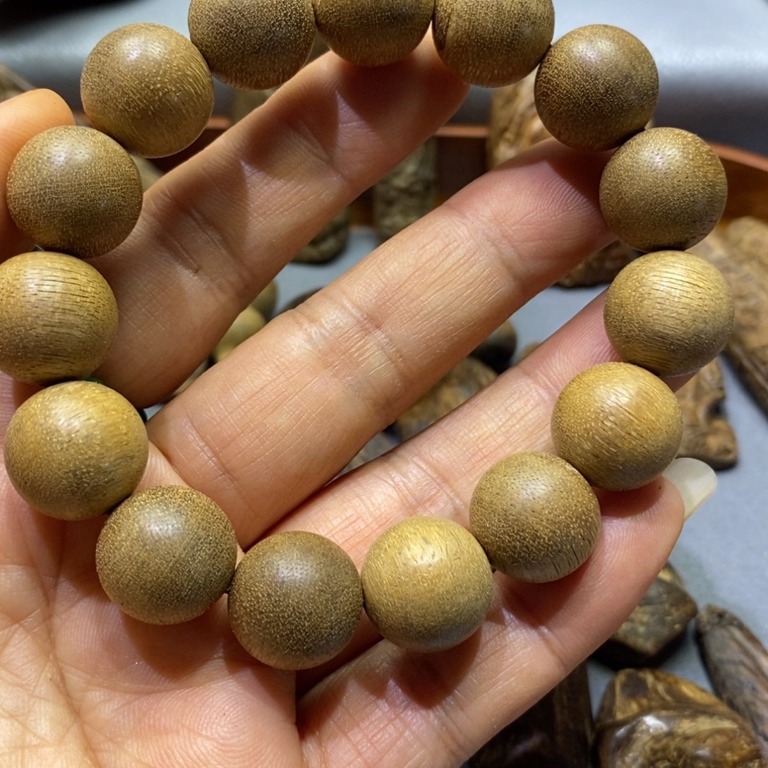 沉香木吊坠印尼土沉料卡1.4mm重13.3克