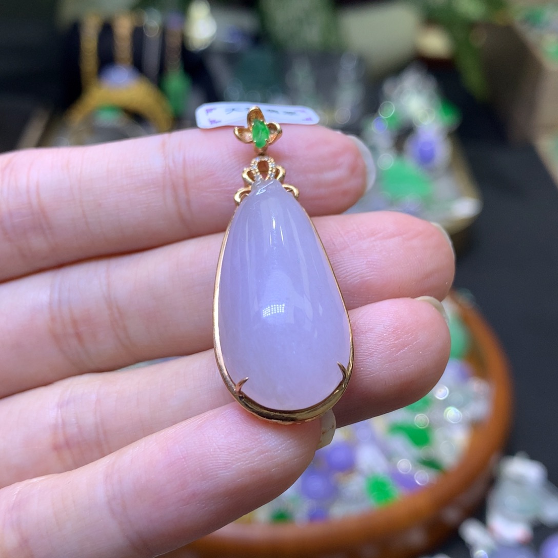 颈饰18K金镶嵌翡翠