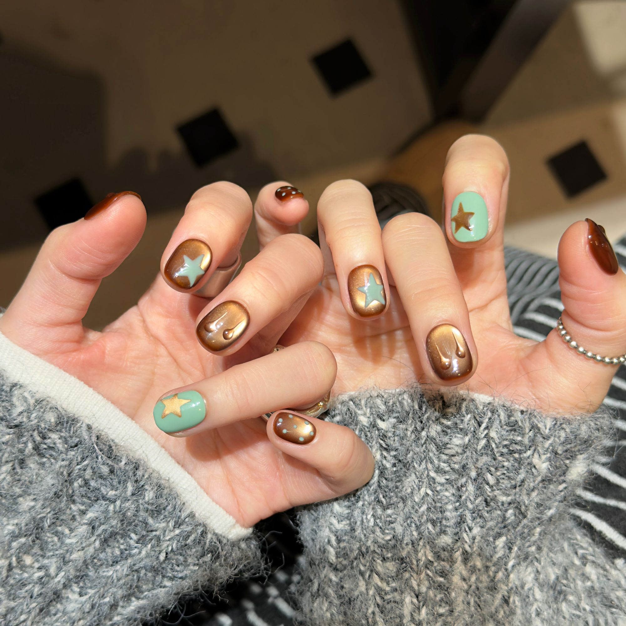 『薄荷生巧』猫眼爆闪显白2025年秋冬新款氛围创意显白纯手工穿戴甲