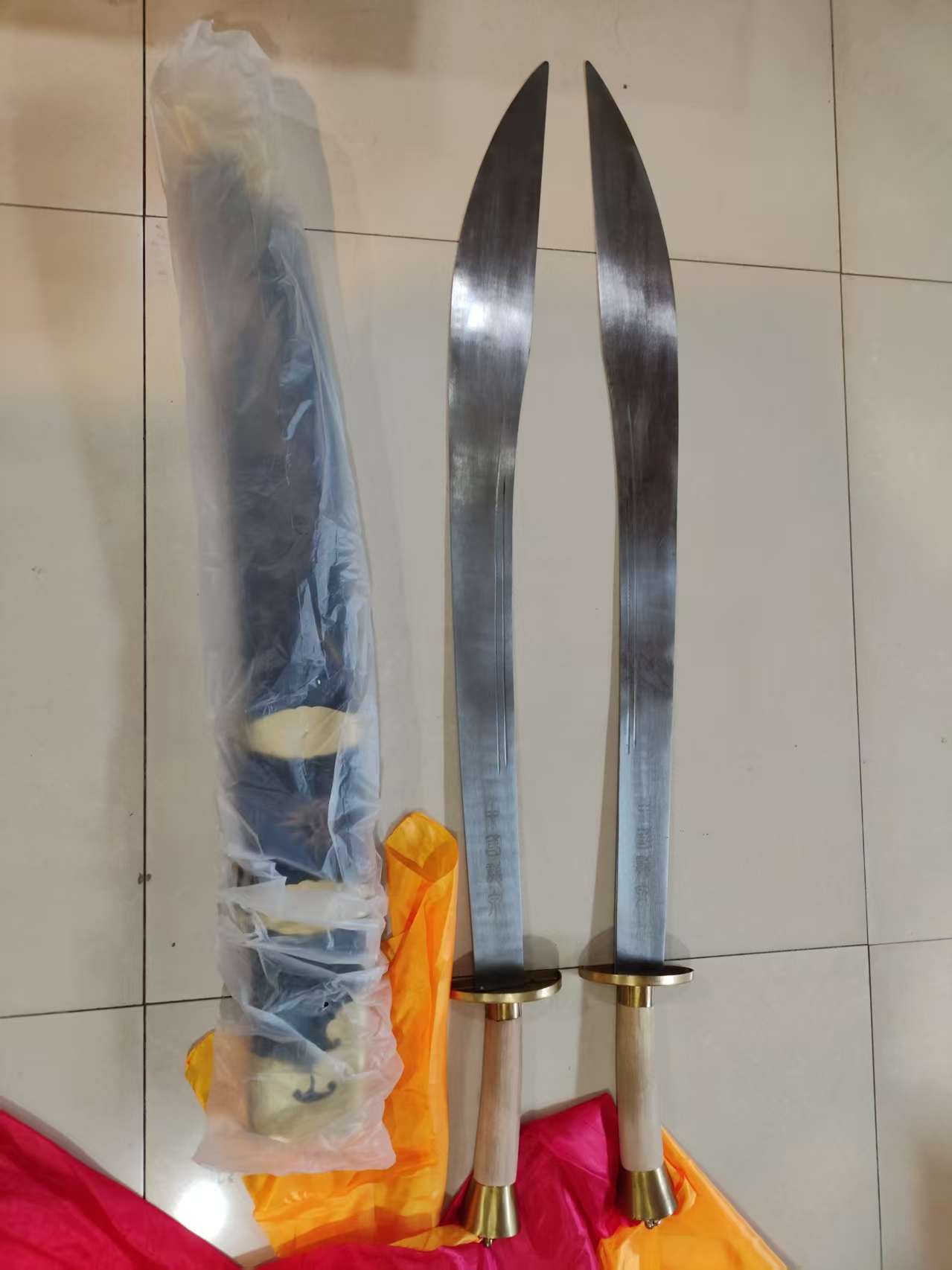 传统武术双刀，适合增长功力，表演器械未开刃，碳钢材质