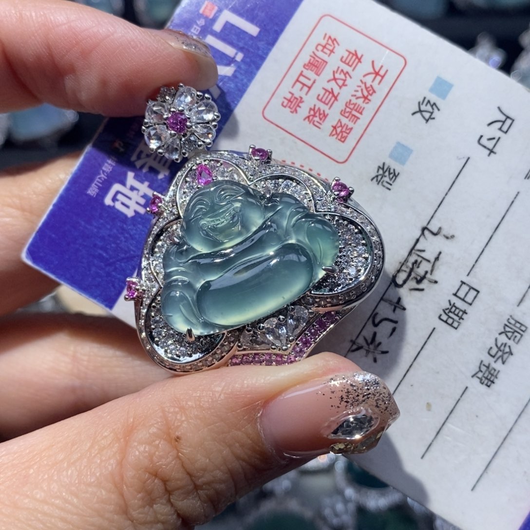 翡翠颈饰未镶嵌翡翠